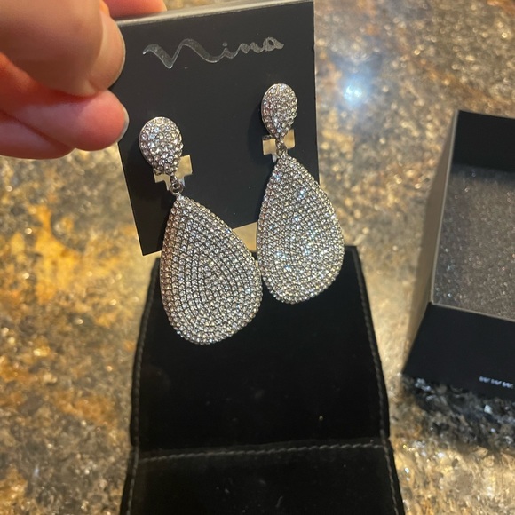 NEVER WORN! Beautiful teardrop SPARKLY clip earrings 💎 - Picture 3 of 10
